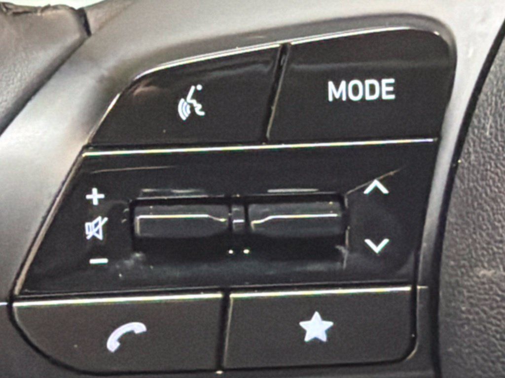 Certified 2024 Hyundai Elantra Limited FWD image 21