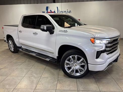 Used 2024 Chevrolet Silverado 1500 High Country w/ High Country Premium Package AWD/4WD image 5