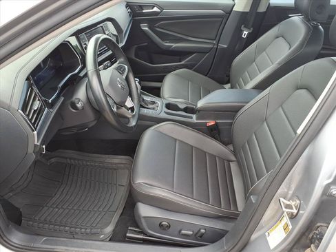 Used 2024 Volkswagen Jetta SE FWD image 12