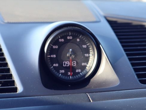 Certified 2022 Porsche Cayenne Platinum Edition image 29