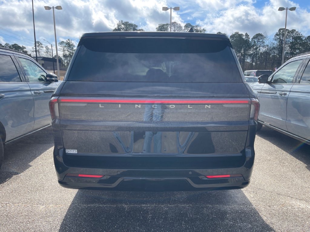 New 2026 Lincoln Navigator Reserve w/ Jet Appearance Package AWD/4WD image 10