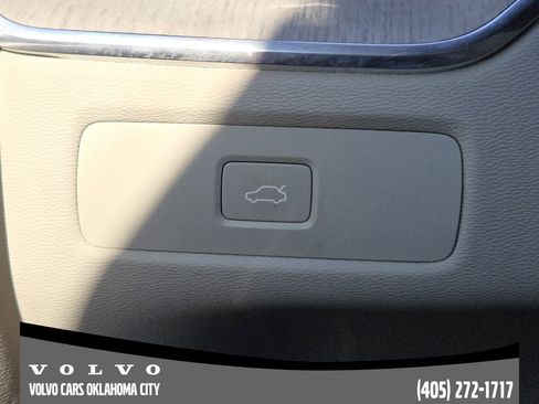 Certified 2023 Volvo XC60 B5 Ultimate w/ Climate Package image 21