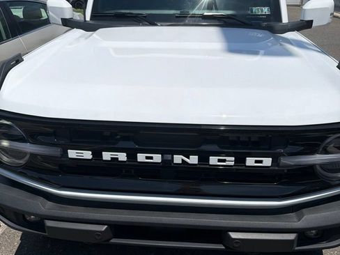 Used 2024 Ford Bronco Outer Banks AWD/4WD image 3
