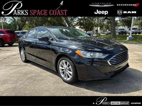 Used 2020 Ford Fusion SE image 1