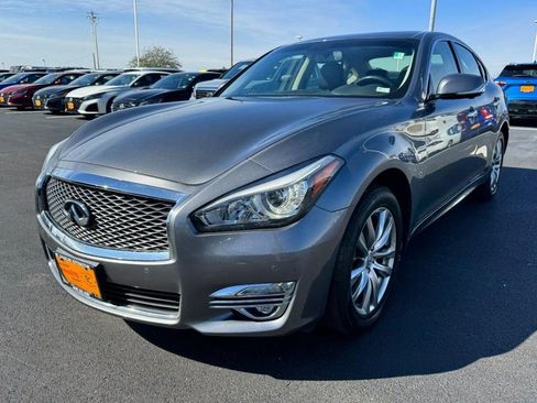 Used 2016 INFINITI Q70 3.7 image 8