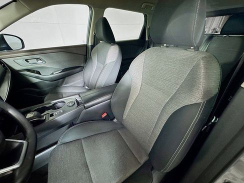 Used 2022 Nissan Rogue SV image 11