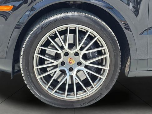 Used 2022 Porsche Cayenne Platinum Edition AWD/4WD image 25