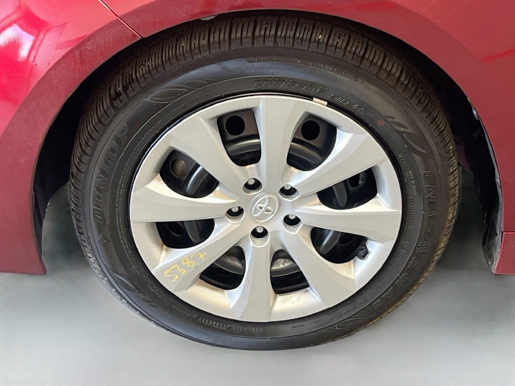 Used 2025 Toyota Corolla LE FWD image 29