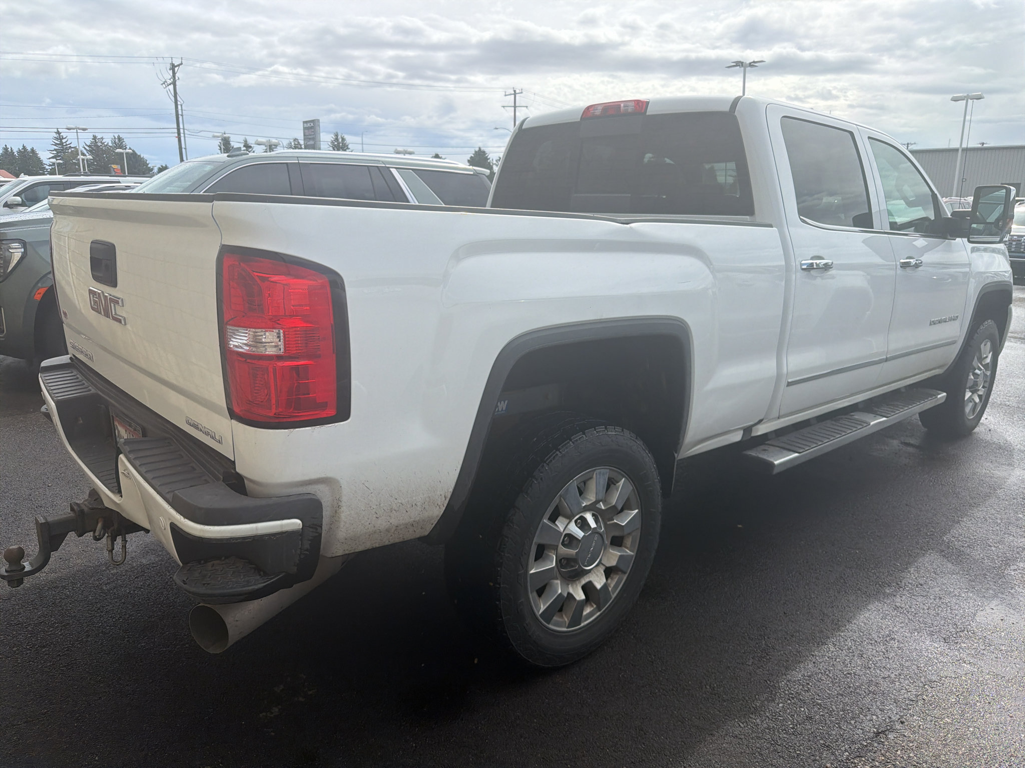 Used 2017 GMC Sierra 2500 Denali w/ Duramax Plus Package AWD/4WD image 3
