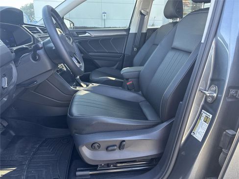Used 2023 Volkswagen Tiguan SE image 4
