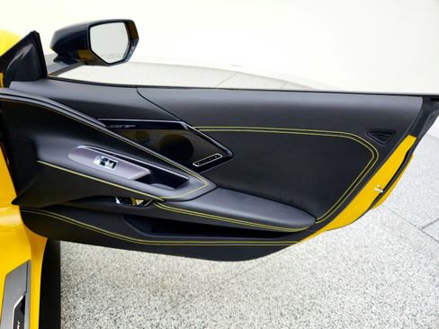 Used 2025 Chevrolet Corvette Stingray Premium Conv w/ Z51 Performance Package image 24