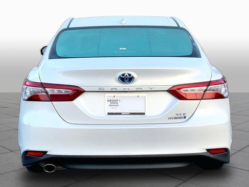 Used 2020 Toyota Camry XLE w/ Sunroof Package FWD image 5