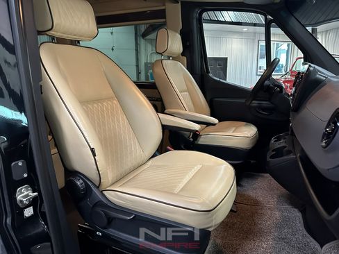 Used 2020 Mercedes-Benz Sprinter 3500 image 30