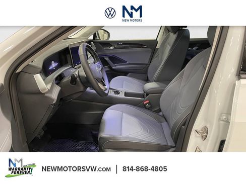 New 2026 Volkswagen Tiguan SE image 9