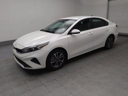 Used 2024 Kia Forte LXS image 2