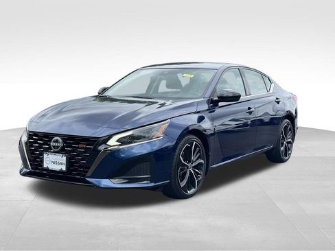 Used 2023 Nissan Altima 2.5 SR FWD image 2