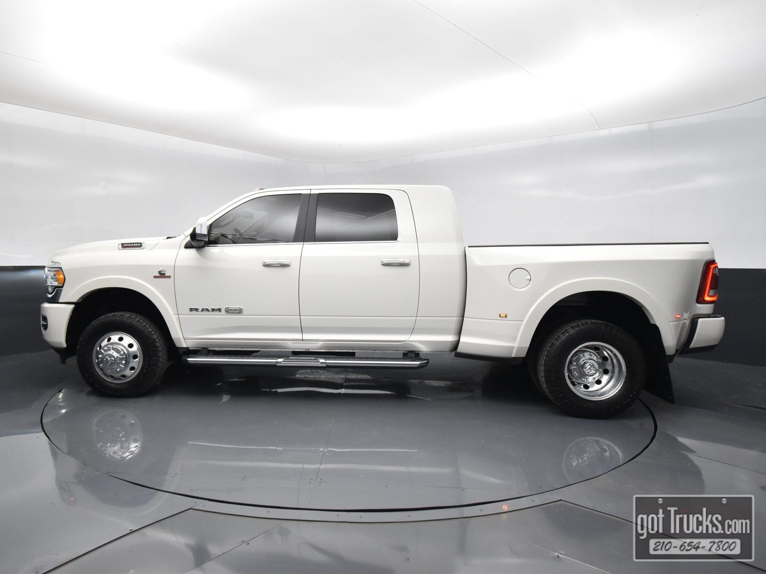Used 2022 RAM 3500 Limited AWD/4WD image 3