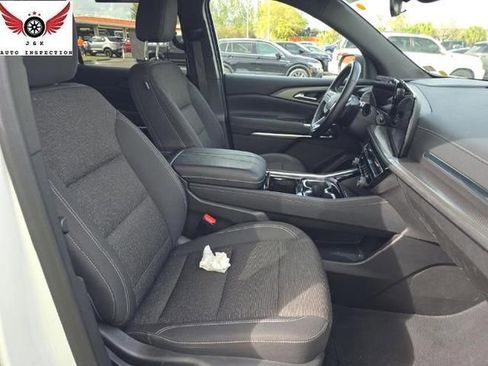 Used 2024 Chevrolet Traverse LT image 13