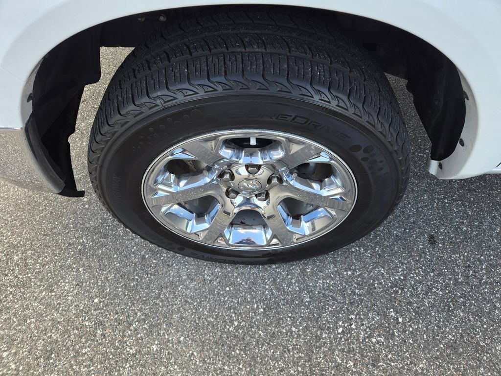 Used 2018 RAM 1500 Laramie RWD image 13