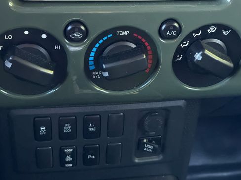 Used 2014 Toyota FJ Cruiser 4WD w/ Upgrade Package image 23