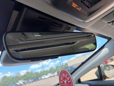 Used 2024 Toyota Prius XLE FWD image 29