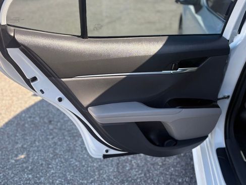 Used 2022 Toyota Camry SE image 12