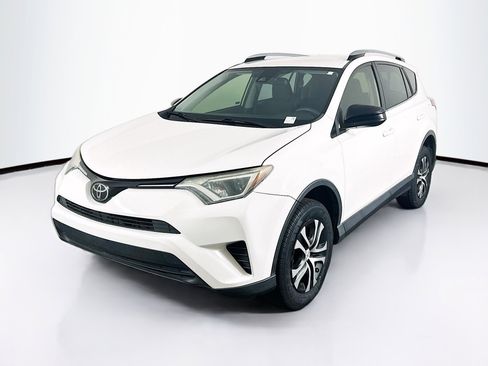 Used 2018 Toyota RAV4 LE FWD image 3