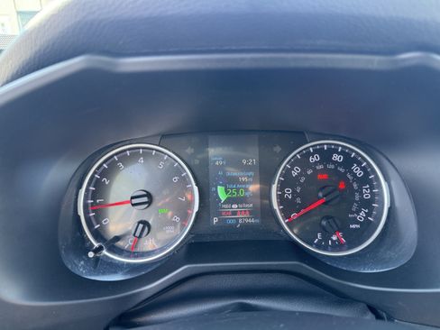 Used 2019 Toyota RAV4 XLE AWD/4WD image 21