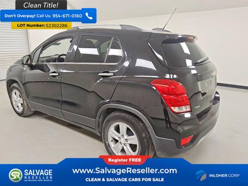 Used 2019 Chevrolet Trax LT w/ LT Convenience Package FWD image 3