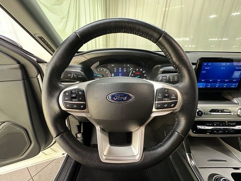 Used 2022 Ford Explorer XLT w/ Equipment Group 202A AWD/4WD image 32