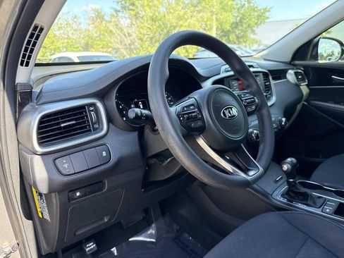 Used 2017 Kia Sorento L FWD image 23
