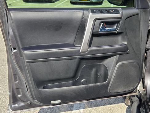 Used 2022 Toyota 4Runner SR5 Premium w/ Moonroof Package RWD image 10