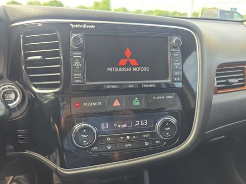 Used 2015 Mitsubishi Outlander GT AWD/4WD image 11