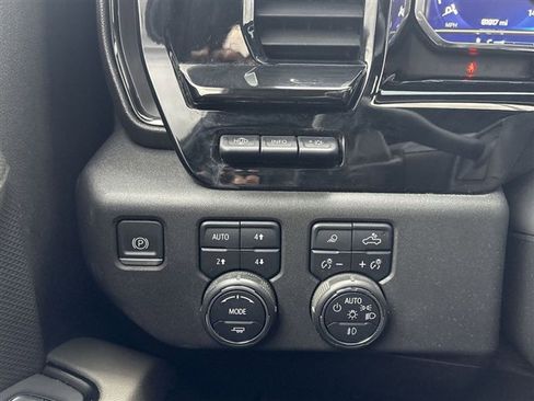 Certified 2023 Chevrolet Silverado 1500 ZR2 w/ Technology Package image 18