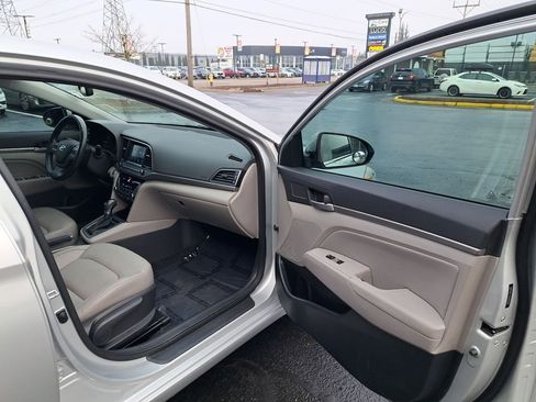 Used 2017 Hyundai Elantra Limited image 17