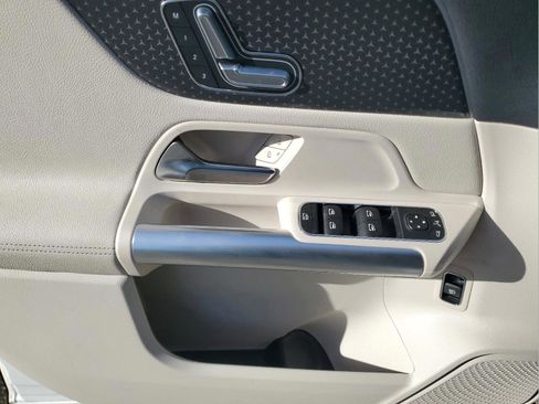 Used 2025 Mercedes-Benz GLA 250 image 15