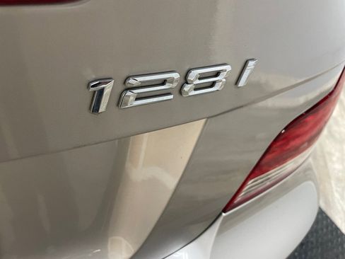 Used 2010 BMW 128i Convertible image 9