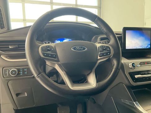 Used 2022 Ford Explorer XLT w/ Equipment Group 202A AWD/4WD image 14