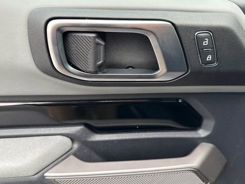 Used 2023 Ford Bronco Badlands image 11