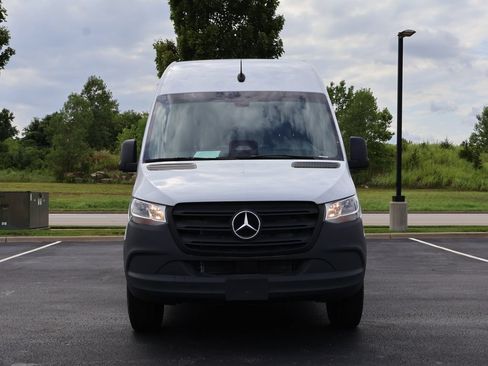 Used 2025 Mercedes-Benz Sprinter 2500 image 2