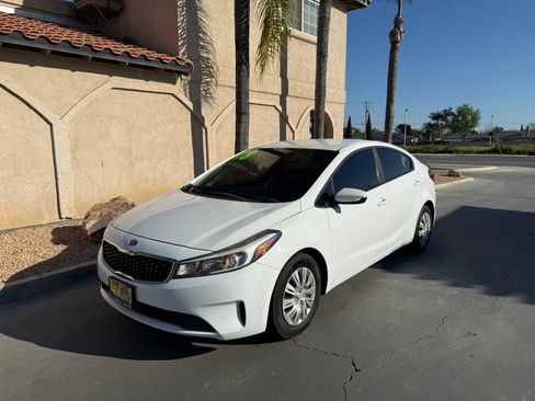Used 2018 Kia Forte LX FWD image 1