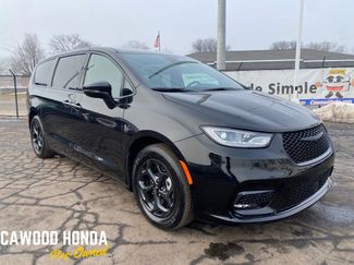 Used 2022 Chrysler Pacifica Touring-L w/ S Appearance Package 360° Tour