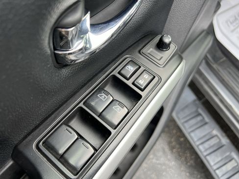 Used 2017 Nissan Titan SV image 20