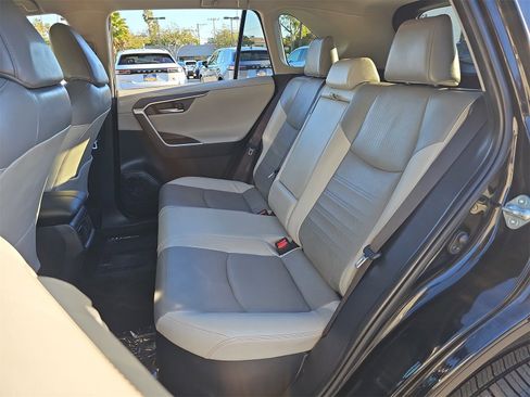 Used 2019 Toyota RAV4 Limited image 14