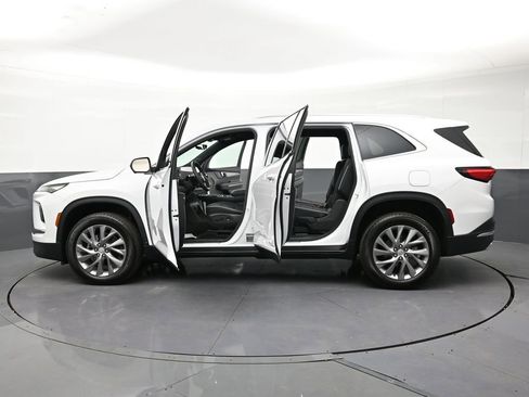 Used 2026 Buick Enclave Preferred w/ Power Package AWD/4WD image 36
