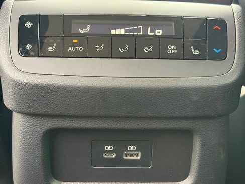 Used 2024 Nissan Pathfinder SL w/ SL Premium Package AWD/4WD image 10