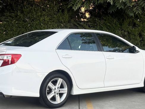 Used 2013 Toyota Camry SE FWD image 4