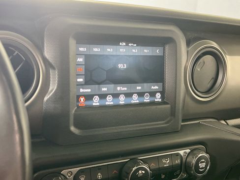 Used 2022 Jeep Gladiator Sport image 13