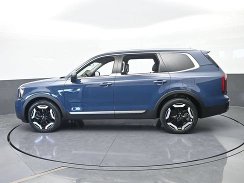 Used 2024 Kia Telluride S FWD image 3