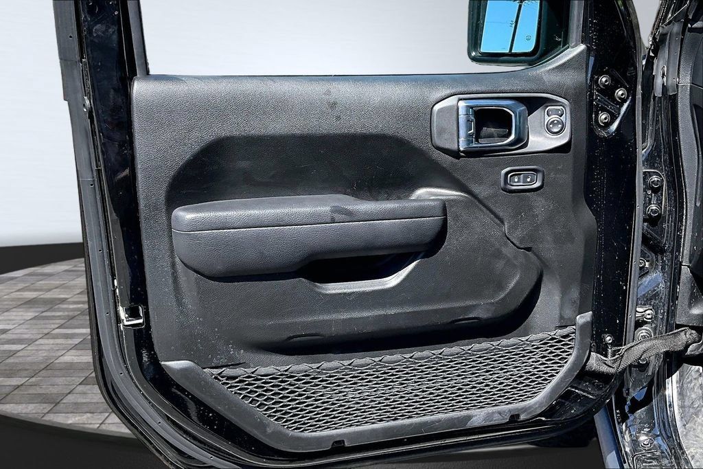 Certified 2025 Jeep Wrangler Unlimited Rubicon w/ Convenience Group AWD/4WD image 12
